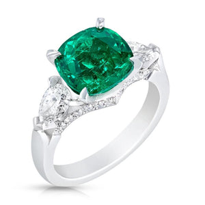 Emerald Cushion Cut Ring set with Diamonds