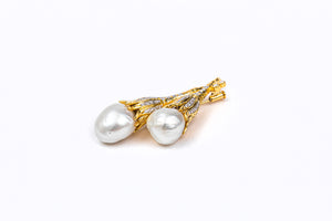 FX6033: Pearl and diamond brooch